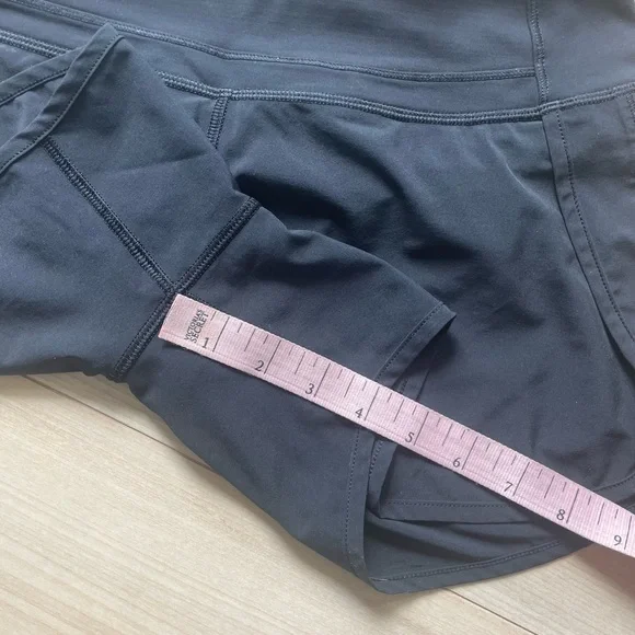 Lululemon Speed Up Shorts 4" Black Size 4 - Picture 6 of 6